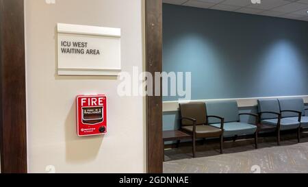 Atlanta, GA USA - 26 mars 2021 : salle d'attente de l'USI de l'hôpital Piedmont à Atlanta, GA. Banque D'Images