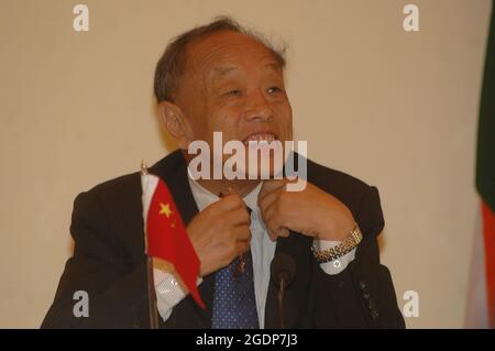 Li Zhaoxing, ministre chinois des Affaires étrangères, s'est exprimée lors d'une conférence de presse à New Delhi le 14 février 2007. Photo de Sondeep Shankar Banque D'Images