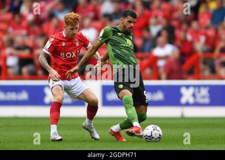 NOTTINGHAM, Royaume-Uni, AOÛT 14 Dominic Solanke protège le ballon de Jack Colback de la forêt de Nottingham lors du match de championnat Sky Bet entre la forêt de Nottingham et Bournemouth au City Ground, Nottingham, le samedi 14 août 2021. (Credit: Jon Hobley | MI News) Credit: MI News & Sport /Alay Live News Banque D'Images