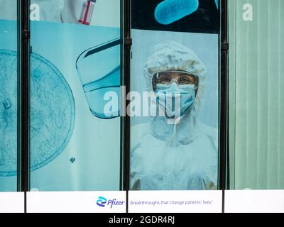 Publicité de Pfizer au siège allemand à Berlin Banque D'Images