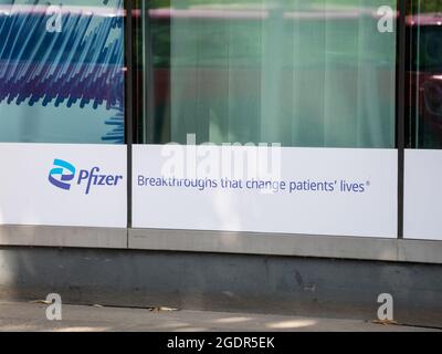 Publicité de Pfizer au siège allemand à Berlin Banque D'Images