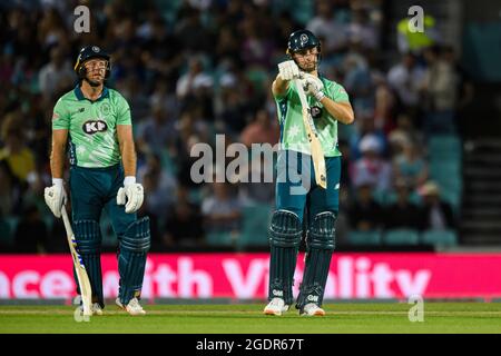 LONDRES, ROYAUME-UNI. 14 août 2021. Will Jacks of Oval Invincibles (à droite), Colin Ingram of Oval Invincibles (à gauche) pendant la centaine entre Oval Invincibles vs London Spirit au terrain de cricket Oval le samedi 14 août 2021 à LONDRES, EN ANGLETERRE. Credit: Taka G Wu/Alay Live News Banque D'Images