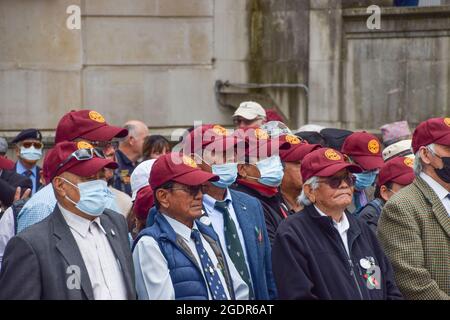 Londres, Royaume-Uni. 14 août 2021. Les anciens combattants de Gurkha vus pendant la manifestation devant Downing Street. Les Gurkhas ont organisé des grèves de la faim et des manifestations pendant plusieurs semaines contre la « discrimination, l'exploitation et l'injustice historique », ainsi que des pensions inégales accordées aux soldats Gurkha par rapport à leurs homologues britanniques. Crédit : SOPA Images Limited/Alamy Live News Banque D'Images