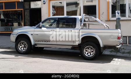 Un pick-up Mitsubishi L200 Warrior 2002 stationné à Torquay, Devon, Angleterre, Royaume-Uni. Banque D'Images