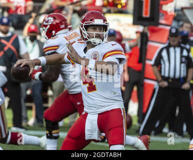 Santa Clara, États-Unis. 15 août 2021. Le quartier des chefs de Kansas City Chad Henne (4) passe contre les 49ers de San Francisco dans le deuxième trimestre au stade Levi's à Santa Clara, Califiornia, le samedi 14 août 2021. Les chefs ont gagné 19-16. Photo de Terry Schmitt/UPI crédit: UPI/Alay Live News Banque D'Images