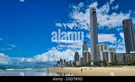 Surfers Paradise, Queensland Australie - février 24 2021 : vue depuis la plage de Surfers Paradise, Queensland Australie Banque D'Images