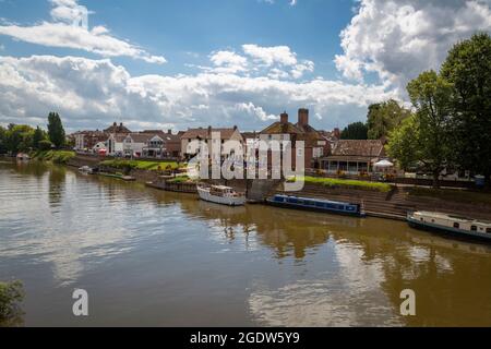 Editorial Upton on Severn, Royaume-Uni - 10 août 2021 : le bord de rivière à Upton on Severn, une ville pittoresque juste au sud de la ville historique de Worcester, en Angleterre Banque D'Images