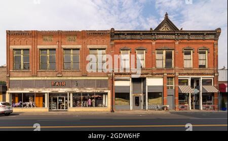 Magasins avec fermetures sur main Street, Colfax, État de Washington, États-Unis, illustrant le déclin urbain des petites villes Banque D'Images