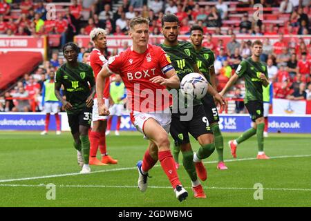 NOTTINGHAM, Royaume-Uni, 14 AOÛT Ryan Yates, de la forêt de Nottingham, et Dominic Solanke, de l'AFC Bournemouth, lors du match de championnat Sky Bet entre la forêt de Nottingham et Bournemouth au City Ground, Nottingham, le samedi 14 août 2021. (Crédit : Jon Hobley | MI News) Banque D'Images