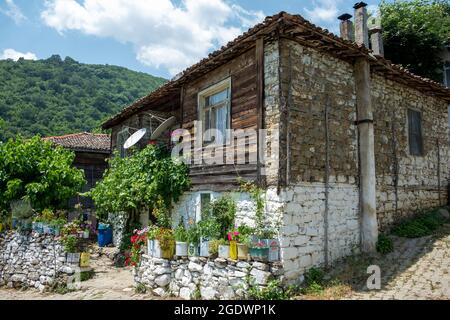 Le village d'Uçmakdere, qui est relié au district de Şarköy dans la province de Tekirdağ en turquie. Il y a beaucoup de maisons anciennes dans le village d'uçmakdere. Banque D'Images