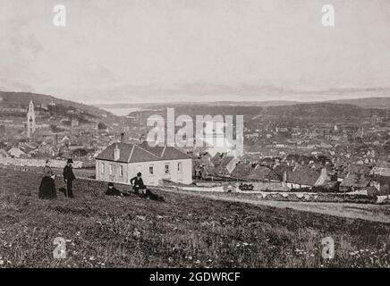 Vue d'ensemble de la ville de Cork, la deuxième plus grande ville de la fin du XIXe siècle, située dans le sud-ouest de l'Irlande. À gauche se trouve la tour de l'église St Annes Shandon et le centre de la rivière Lee traversé par le pont St Patrick. Banque D'Images