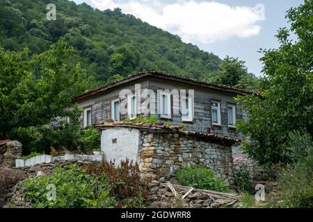 Le village d'Uçmakdere, qui est relié au district de Şarköy dans la province de Tekirdağ en turquie. Il y a beaucoup de maisons anciennes dans le village d'uçmakdere. Banque D'Images