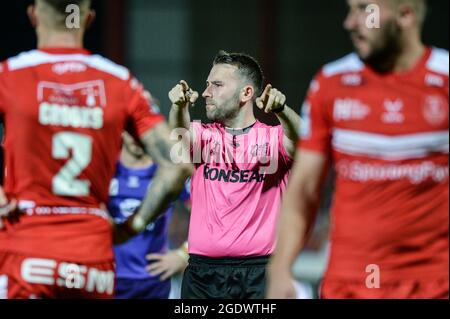 Hull, Angleterre - 13 août 2021 - Referee Liam Moore en action pendant la Ligue de rugby Betfred Super League Hull Kingston Rovers vs Wigan Warriors au Hull College Craven Park, Hull, Royaume-Uni Dean Williams Banque D'Images