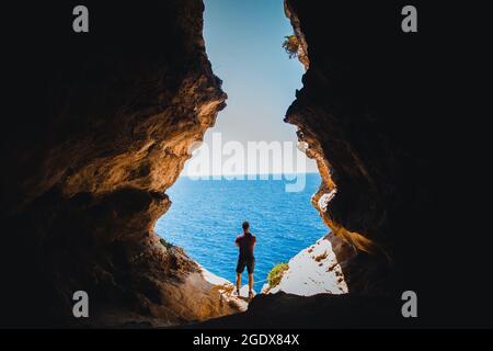Grotte cachée des pêcheurs dans le pays de Malte Banque D'Images