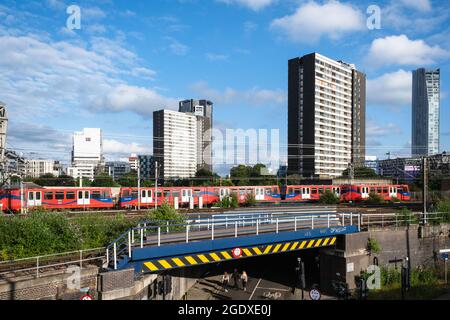 La tour se trouve sur le domaine Carpenters , un domaine de conseil abritant Stratford, Newham, est de Londres Banque D'Images