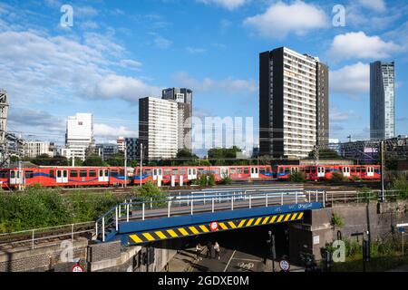 La tour se trouve sur le domaine Carpenters , un domaine de conseil abritant Stratford, Newham, est de Londres Banque D'Images