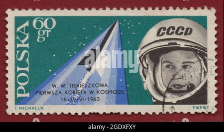 POLOGNE - VERS 1963: Timbre imprimé par la Pologne, montre Valentina Terechkova-cosmonaute soviétique, première femme dans l'espace, vers 1963 Banque D'Images