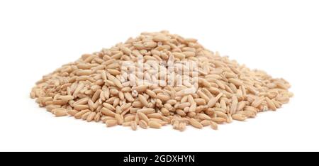 Un tas de grains d'avoine, isolés sur blanc. Banque D'Images