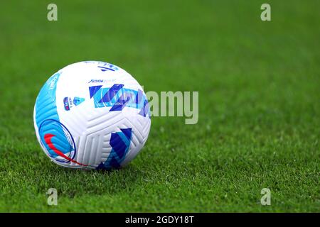 Le ballon officiel Nike série A 2021/2022, Nike Flight, lors du match d'avant-saison entre Juventus FC et Atalanta Bergamasca Calcio au stade Allianz le 14 août 2021 à Turin, en Italie. Banque D'Images