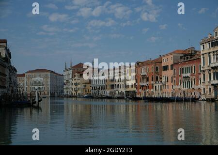 Vue d'ensemble du Grand Canal, lors de la pandémie du coronavirus à Venise, Italie, 25 avril 2020 Banque D'Images