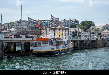 Falmouth, Cornouailles, Angleterre, Royaume-Uni. 2021. Falmouth, Cornouailles, Angleterre, Royaume-Uni. 2021. Les ferries de passagers effectuent le retour de St Mawes à la jetée du Prince de Galles, Falm Banque D'Images
