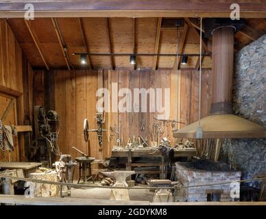 Magasin historique de forgeron au parc régional de Garin. Hayward, comté d'Alameda, Californie, États-Unis. Banque D'Images