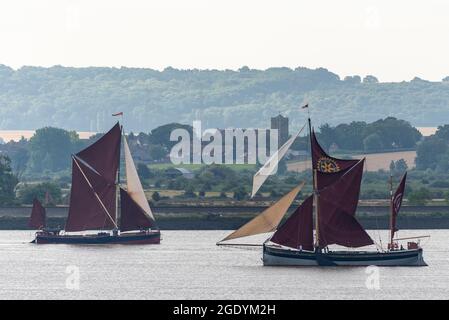 Début de la course de 2021 du Thames Sailing Barge Match dans la section Lower Hope Reach de la Tamise. Navires à voile historiques de la Tamise. Cliffe, Kent Banque D'Images