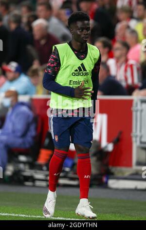 Londres, Royaume-Uni. 14 août 2021. Bukayo Saka d'Arsenal se réchauffe lors du match de la Premier League entre Brentford et Arsenal au stade communautaire de Brentford, Londres, Angleterre, le 13 août 2021. Photo de Ken Sparks. Utilisation éditoriale uniquement, licence requise pour une utilisation commerciale. Aucune utilisation dans les Paris, les jeux ou les publications d'un seul club/ligue/joueur. Crédit : UK Sports pics Ltd/Alay Live News Banque D'Images