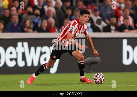 Londres, Royaume-Uni. 14 août 2021. Christian N¿rgaard de Brentford en action lors du match de la Premier League entre Brentford et Arsenal au stade communautaire de Brentford, Londres, Angleterre, le 13 août 2021. Photo de Ken Sparks. Utilisation éditoriale uniquement, licence requise pour une utilisation commerciale. Aucune utilisation dans les Paris, les jeux ou les publications d'un seul club/ligue/joueur. Crédit : UK Sports pics Ltd/Alay Live News Banque D'Images