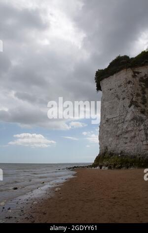 Dumpton Gap, la plage à mi-chemin entre Ramsgate et Broadescaliers avec marée entrante, Kent Angleterre Royaume-Uni Banque D'Images