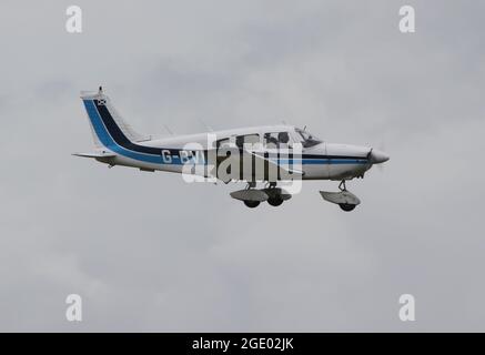 G-BVNS, un Piper PA-28-181 Cherokee Archer II exploité par Scottish Airways dépliants, à l'Aéroport International de Prestwick en Ayrshire. Banque D'Images