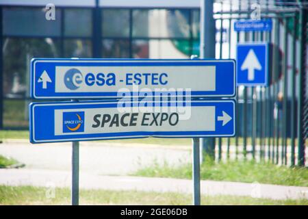 Panneau de direction pour un musée Space Expo et un laboratoire spatial ESA ESTEC à Noordwijk aux pays-Bas Banque D'Images