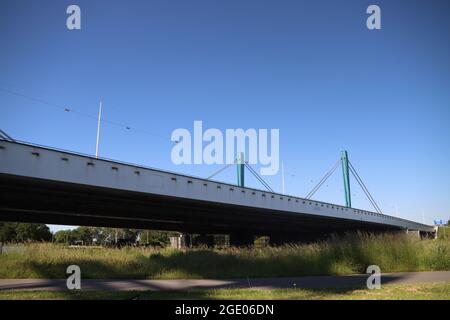 Galecopperbrug Brigde sur la route Amsterdam-Rijnkanaal à l'autoroute A12 d'Utrecht aux pays-Bas Banque D'Images