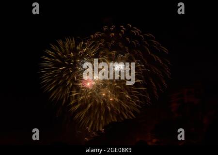 Feu d'artifice château dans la célébration des fallas de Valence dutante la nuit de la nit de la FOC Banque D'Images