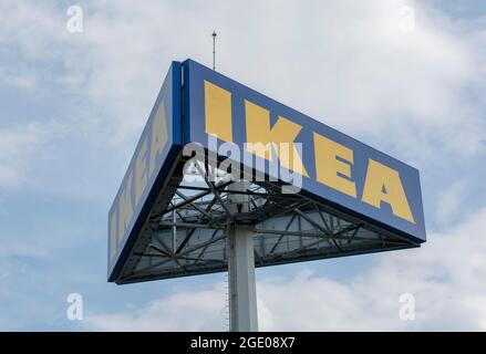 Bratislava, Slovaquie - 14 août 2021 : magasin de meubles IKEA. IKEA est le plus grand détaillant de meubles au monde depuis 2008 et conçoit et Banque D'Images