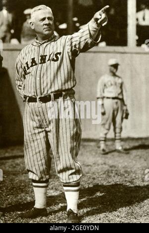 John McGraw, le légendaire responsable du baseball du Temple de la renommée, a dirigé les New York Giants à 10 fanions et trois championnats du monde entre 1902 et 1932. Banque D'Images