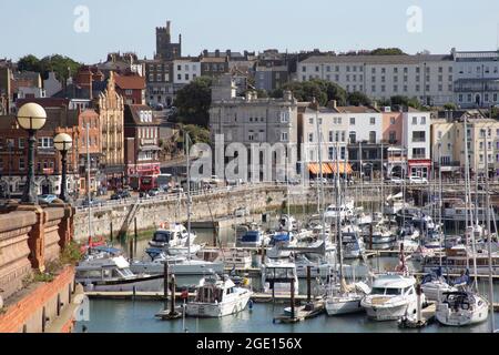 Royal Harbour of Ramsgate et Royal Harbour Marina, Kent-est, Angleterre, Royaume-Uni Banque D'Images