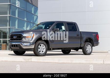 Kokomo - Circa août 2021 : exposition de Ford F-150 dans un concessionnaire. La Ford F150 est disponible en XL, XLT, Lariat, King Ranch, Platinum, Et modèle limité Banque D'Images
