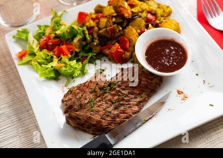 Bœuf frit avec légumes Banque D'Images