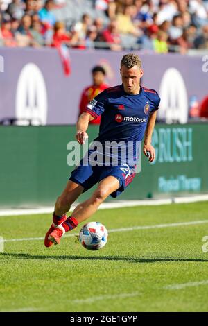 Chicago, États-Unis, 15 août 2021. Major League Soccer (MLS) Chicago Fire FC Fabian Herbers (21) se charge de la balle contre l'équipage de Columbus à Soldier Field à Chicago, il, États-Unis. Chicago a gagné 1-0. Credit: Tony Gadomski / toutes les images de sport / Alamy Live News Banque D'Images