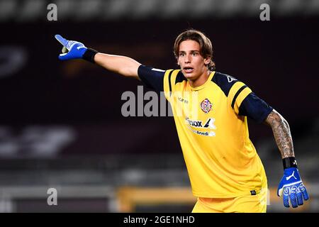 Turin, Italie. 15 août 2021. Marco Carnesecchi des gestes crémonais des États-Unis pendant le match de football de Coppa Italia entre le FC de Turin et le Cremonais des États-Unis. Credit: Nicolò Campo/Alay Live News Banque D'Images