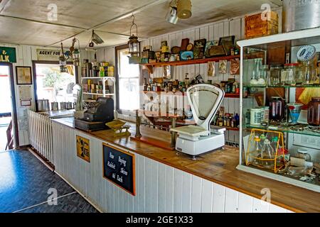 Vintage intérieur de magasin général à Caboolture Historical Village Australie. Banque D'Images