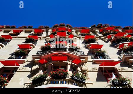 FRANCE, PARIS (75) 8ÈME ARRONDISSEMENT, AVENUE MONTAIGNE, HOTEL PLAZA ATHENEE Banque D'Images