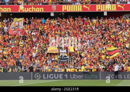 Ambiance pendant le championnat français Ligue 1 match de football entre RC Lens et AS Saint-Etienne le 15 août 2021 au stade Bolaert-Delelis à Lens, France - photo Laurent Sanson / LS Medianord / DPPI Banque D'Images