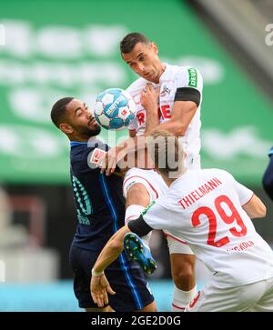 Cologne, Allemagne. 16 août 2021. Ellyes SKHIRI (K) à l'en-tête contre Matheus CUNHA l. (B), action, duels, football 1. Bundesliga, 01.matchday, FC Cologne (K) - Hertha BSC Berlin (B), on 08.15.2021 à Koeln/Allemagne. #DFL règlements interdisent toute utilisation de photographies comme séquences d'images et/ou quasi-vidéo # crédit: dpa/Alay Live News Banque D'Images