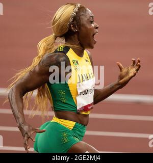 31 juillet 2021, Tokyo, Kanto, Japon: Elaine Thompson-Herah (JAM) a établi un nouveau record olympique de 10.61 secondes pour gagner l'or dans le 100m féminin comme jamaïcadurant les Jeux Olympiques de Tokyo 2020 au stade olympique le samedi 31 juillet 2021 à Tokyo. (Image de crédit : © Paul Kitagaki Jr./ZUMA Press Wire) Banque D'Images