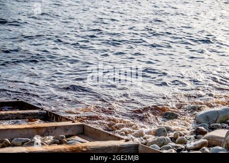 Chemin de fer de cale à un port dans le comté de Donegal - Irlande. Banque D'Images