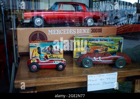 Antique Shop Window display Banque D'Images