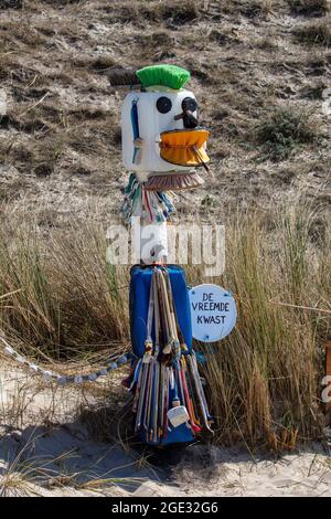 Pays-Bas. Petten. Le 'mur de la honte' à Petten est une galerie en plein air, conçue par Arnold Gronert. Il recueille tous les déchets sur environ 8 km de Banque D'Images