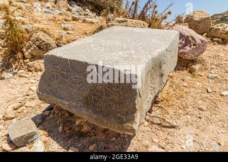Inscriptions anciennes sur une dalle de pierre aux ruines d'Itanos en Crète, Grèce Banque D'Images